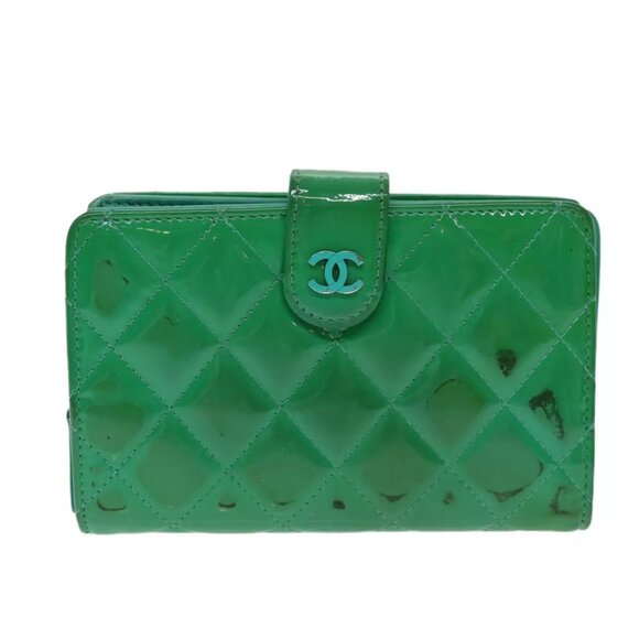 AUTHENTICITY GUARANTEED CHANEL Wallet Enamel Green CC - Picture 2 of 16